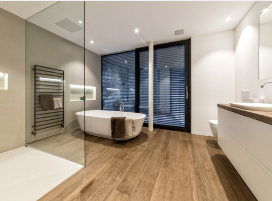 Dusche mit Feinsteinzeug