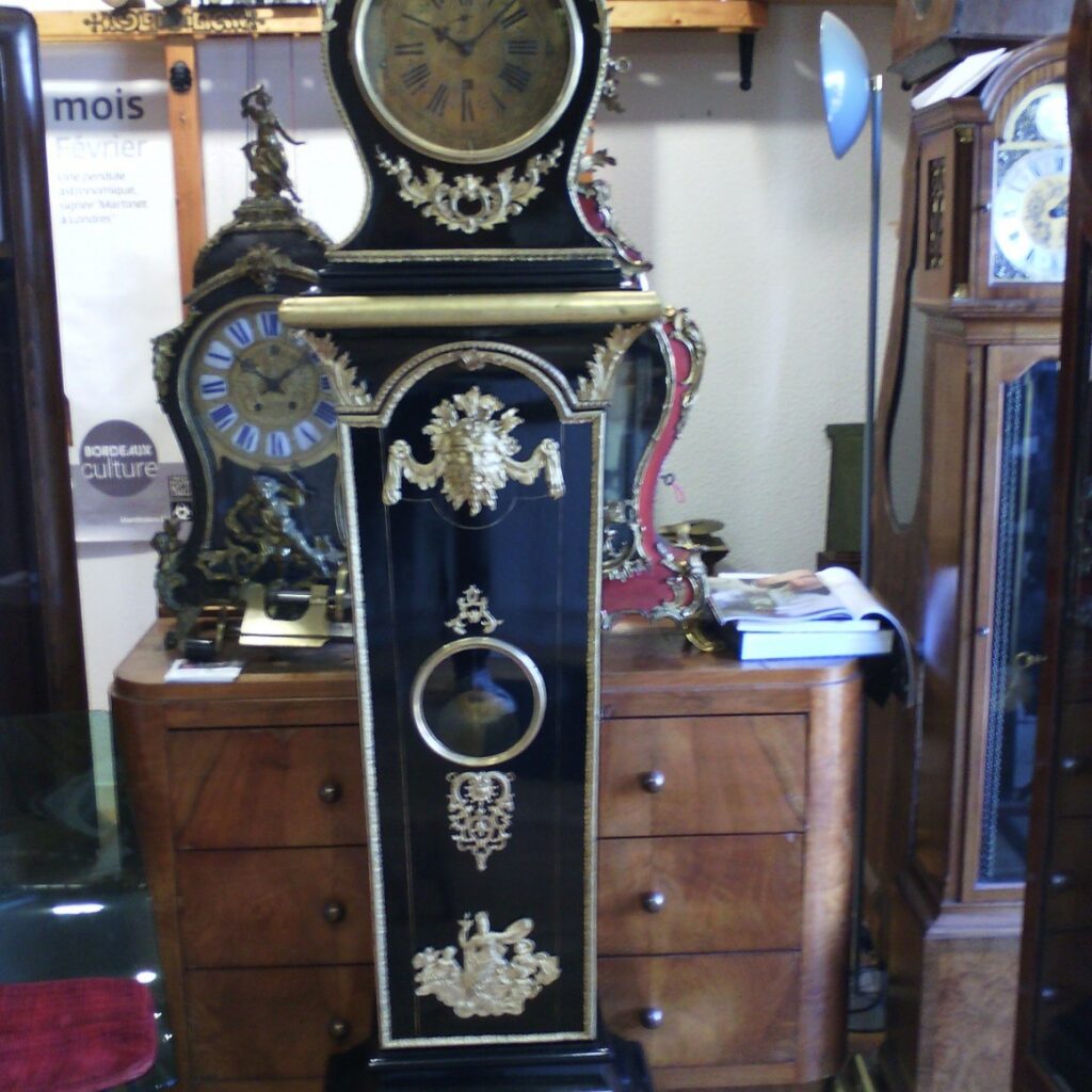 Cartel style Boulle en marqueterie, réparation carillon Bordeaux