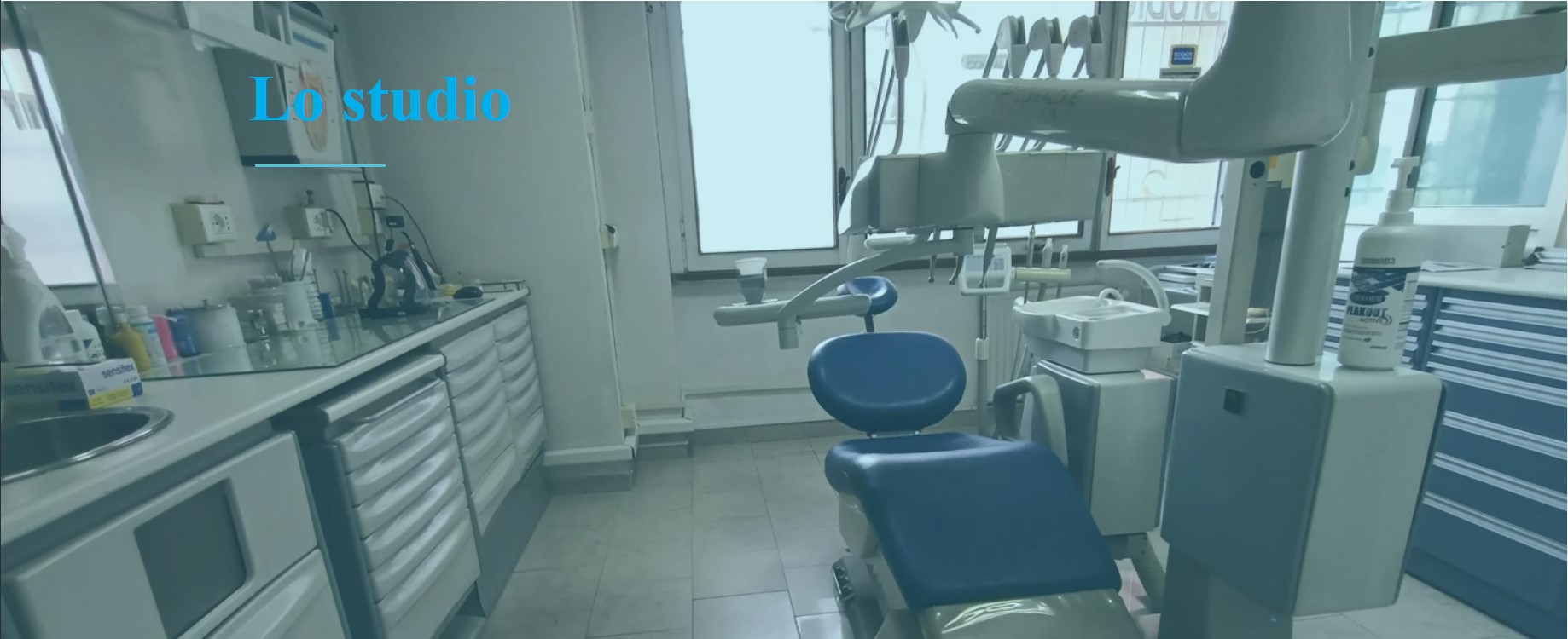 Sala operatoria con attrezzature moderne